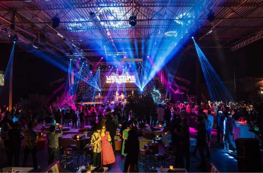 Foto van een bedrijfsfeest als zakelijk evenement