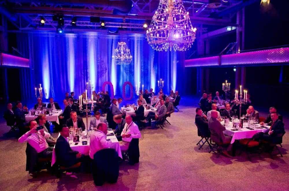 Soorten zakelijke evenementen - Netwerk bijeenkomst met ronde tafel sessies of network tables