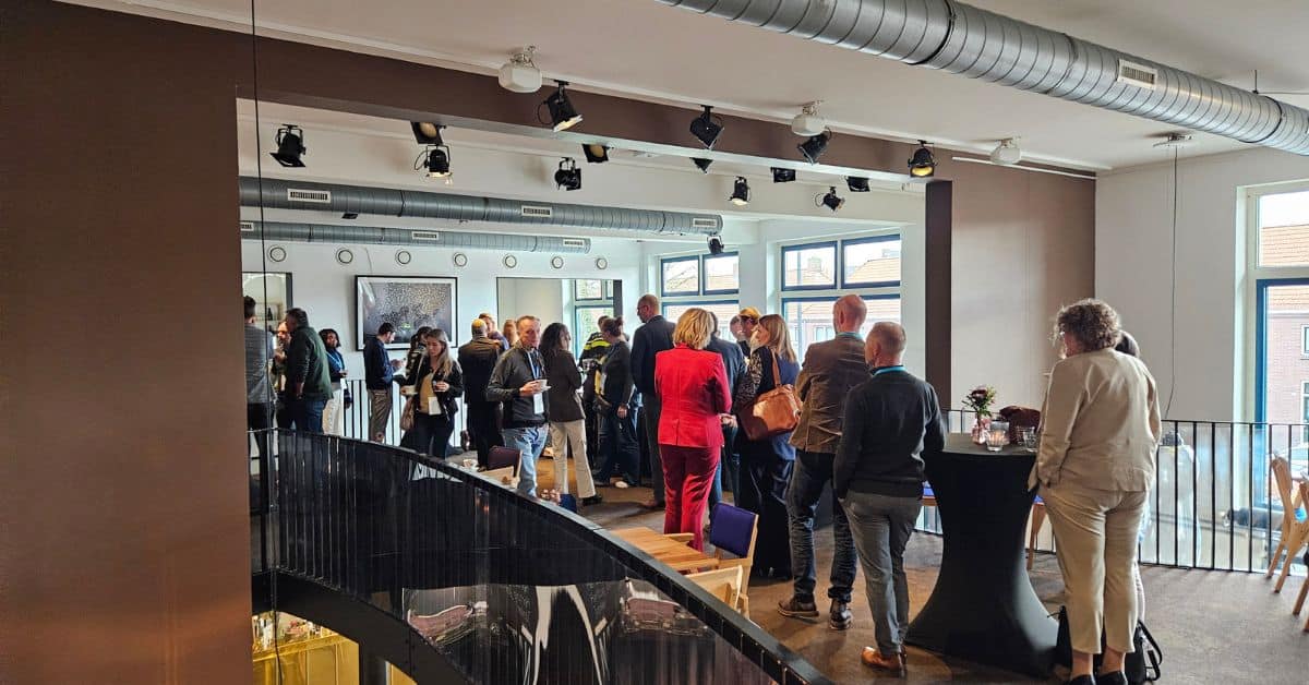 De eerste gasten voor het Bestuurlijk Congres zijn gearriveerd. Burgemeesters, wethouders, Openbaar Ministerie en Topambtenaren waren allen van de partij