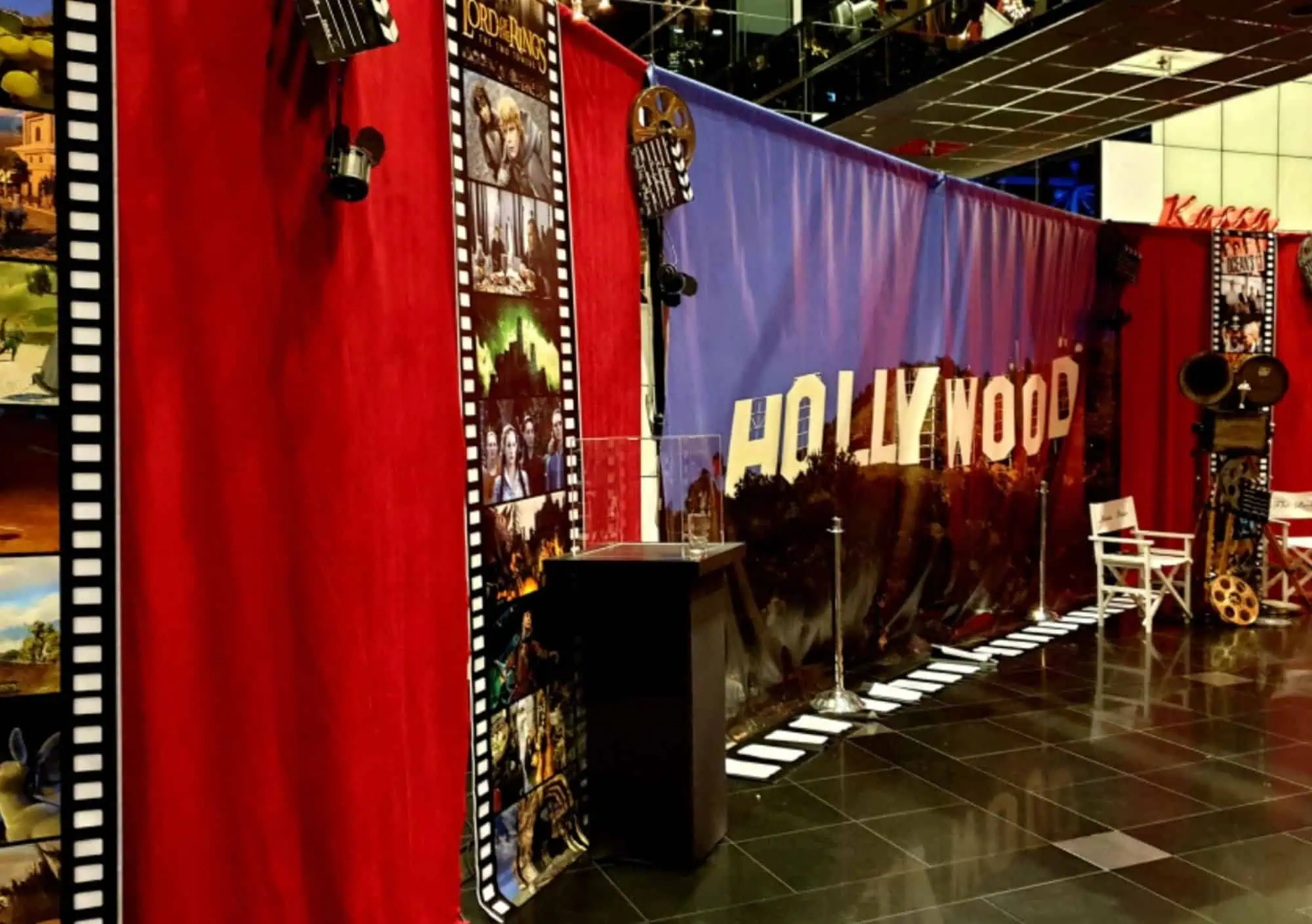 Compleet verzorgd bedrijfsfeest in Utrecht met Hollywood thema decoratie en rode loper ontvangst door 24-7 Events.